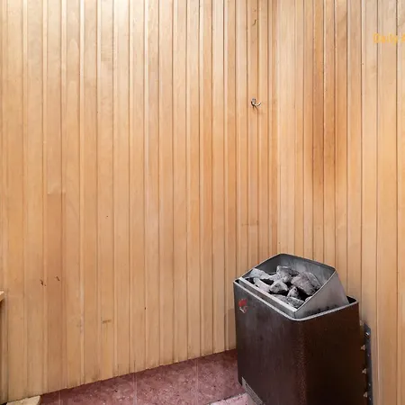 Luxury With Sauna By Rikas Apartment *